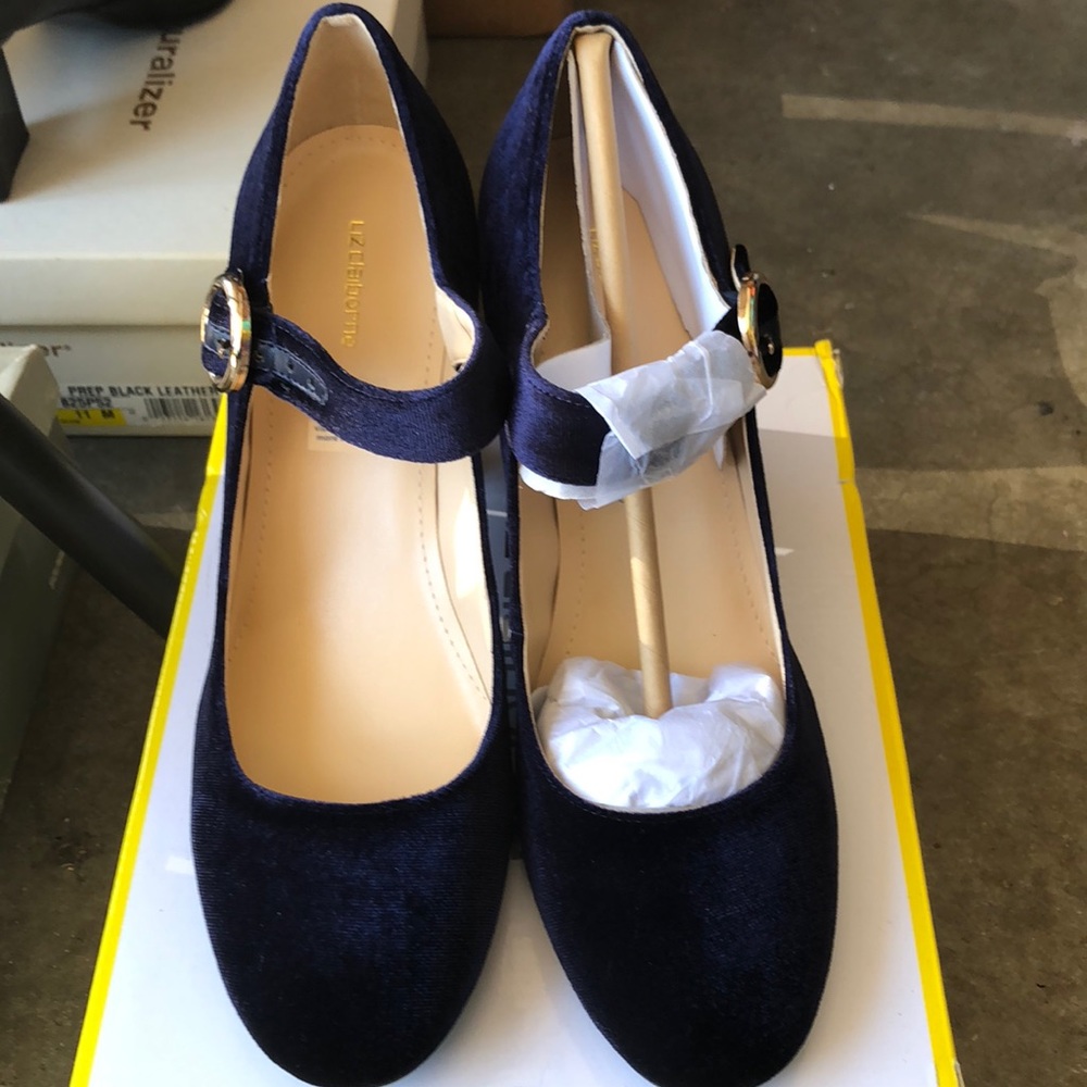 Brand new Navy blue Liz Claiborne sz11 heels